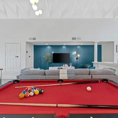 Peaceful Phoenix Getaway - Central Location, Family-Friendly & Pool Table! Exterior photo