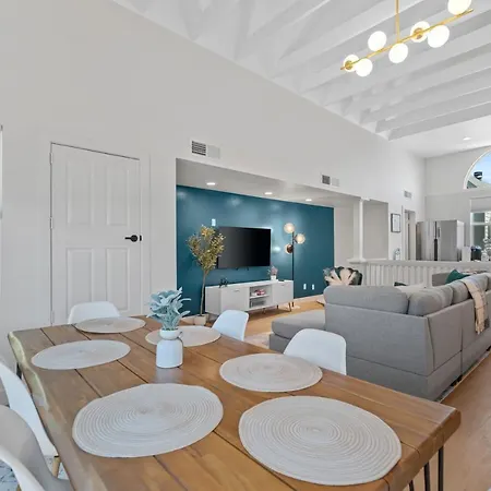Peaceful Phoenix Getaway - Central Location, Family-Friendly & Pool Table! Exterior photo