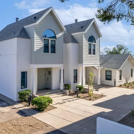 Peaceful Phoenix Getaway - Central Location, Family-Friendly & Pool Table! Exterior photo